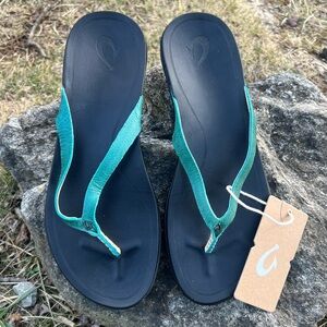 OluKai Hoopie Leather Sandals